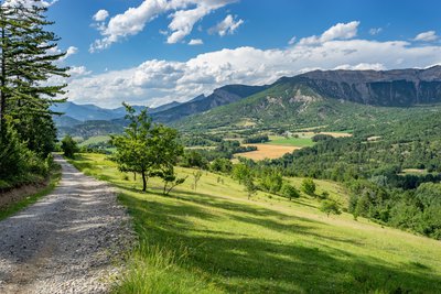 Piste entre Laragne et le Vieil Eyguians